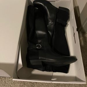 Nine West black boots , never worn , size 7 1/2